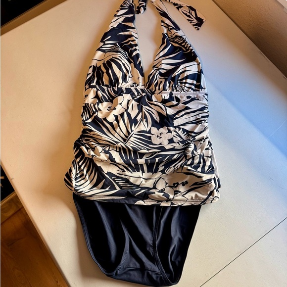 Ralph Lauren Women’s Navy and White Floral Swimsuit Halter Top Size 8 - Picture 1 of 5